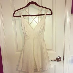 White lulu’s dress with criss-cross back